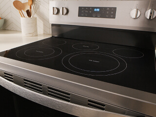 Control panel and cooking surface of an electric range