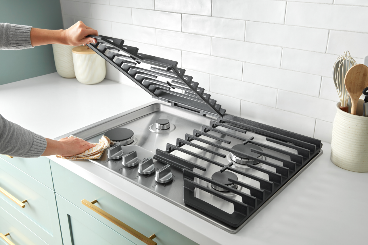 Whirlpool® Gas Cooktop with EZ-2-Lift Hinged Cast-Iron Grates
