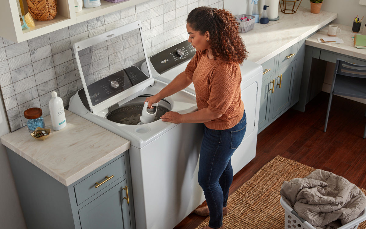 Person inserting 2-In-1 Removable Agitator