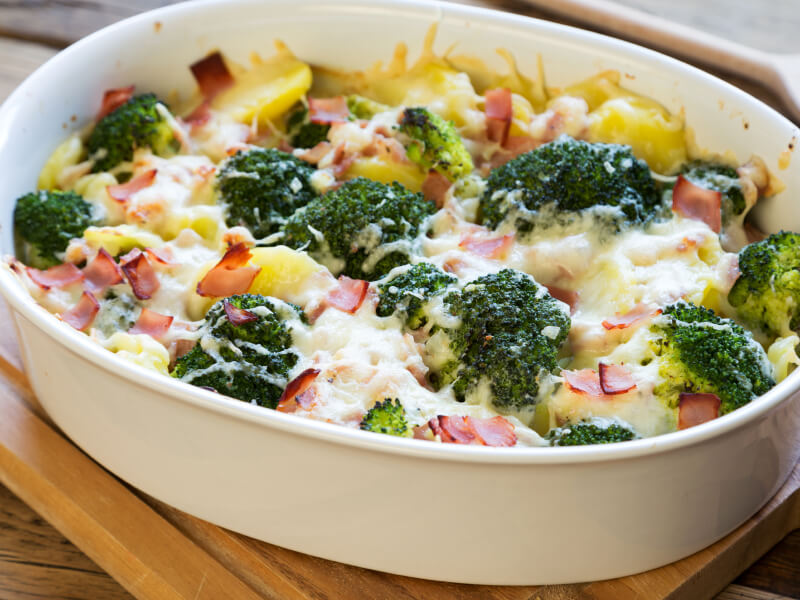 An au gratin dish with broccoli and ham in it