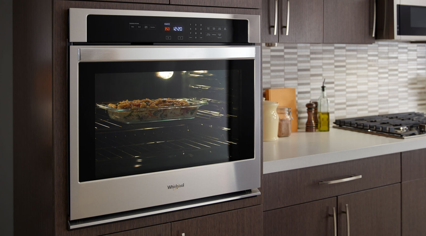 Food cooking inside a Whirlpool® single wall oven Food cooking inside a Whirlpool® single wall oven