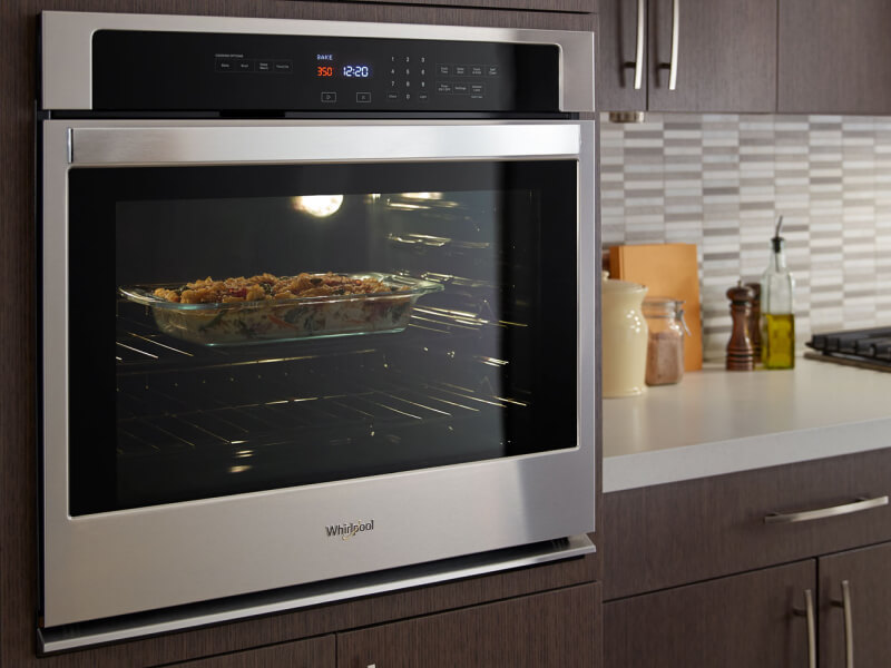 Food cooking inside a Whirlpool® single wall oven Food cooking inside a Whirlpool® single wall oven