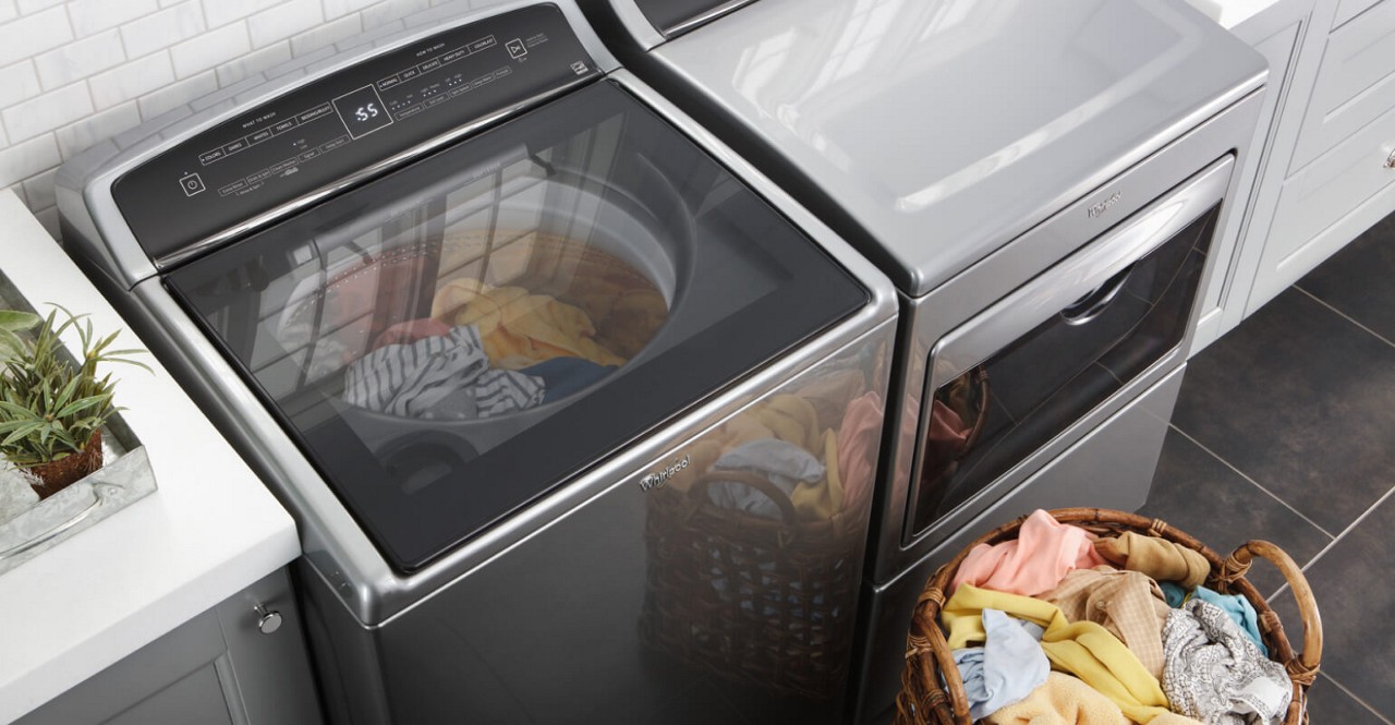 A Whirlpool® Washer and Dryer placed side by side A Whirlpool® Washer and Dryer placed side by side