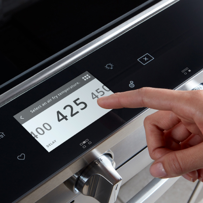 The temperature is being set to 425 degrees