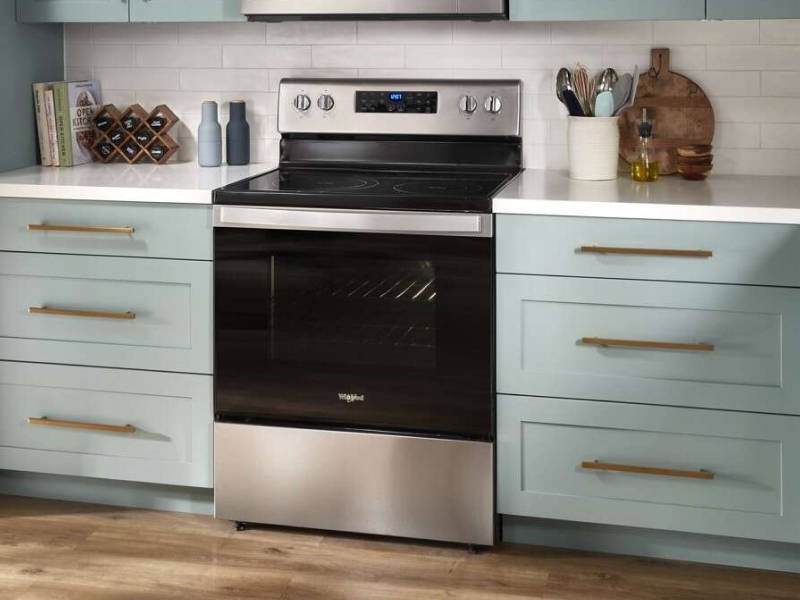 A Whirlpool® oven with Air Fry Mode in a modern kitchen. A Whirlpool® oven with Air Fry Mode in a modern kitchen.