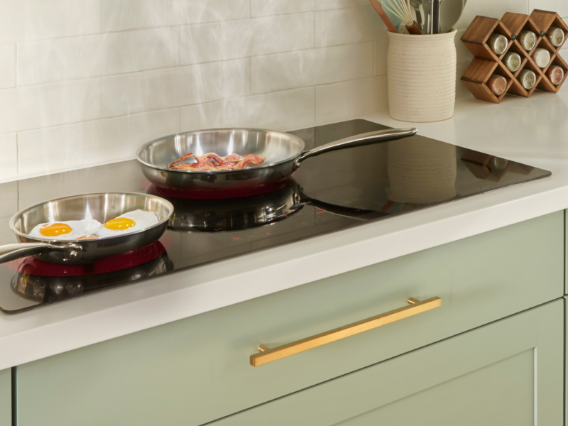 Pans with food in them on Whirlpool® cooktop Pans with food in them on Whirlpool® cooktop